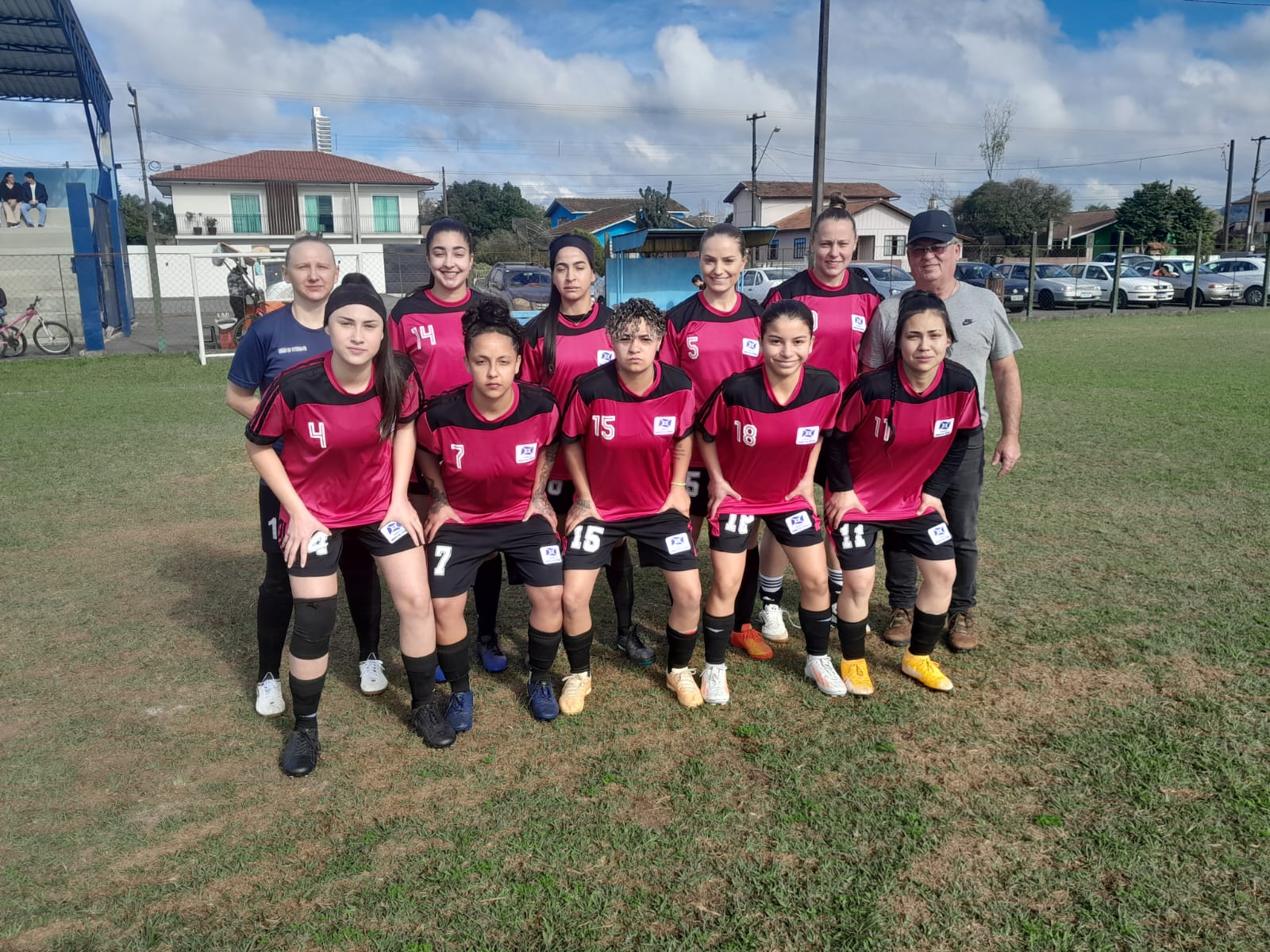 As meninas do time da Secretaria de Esportes estrearam com goleada no primeiro jogo do Varzeano
