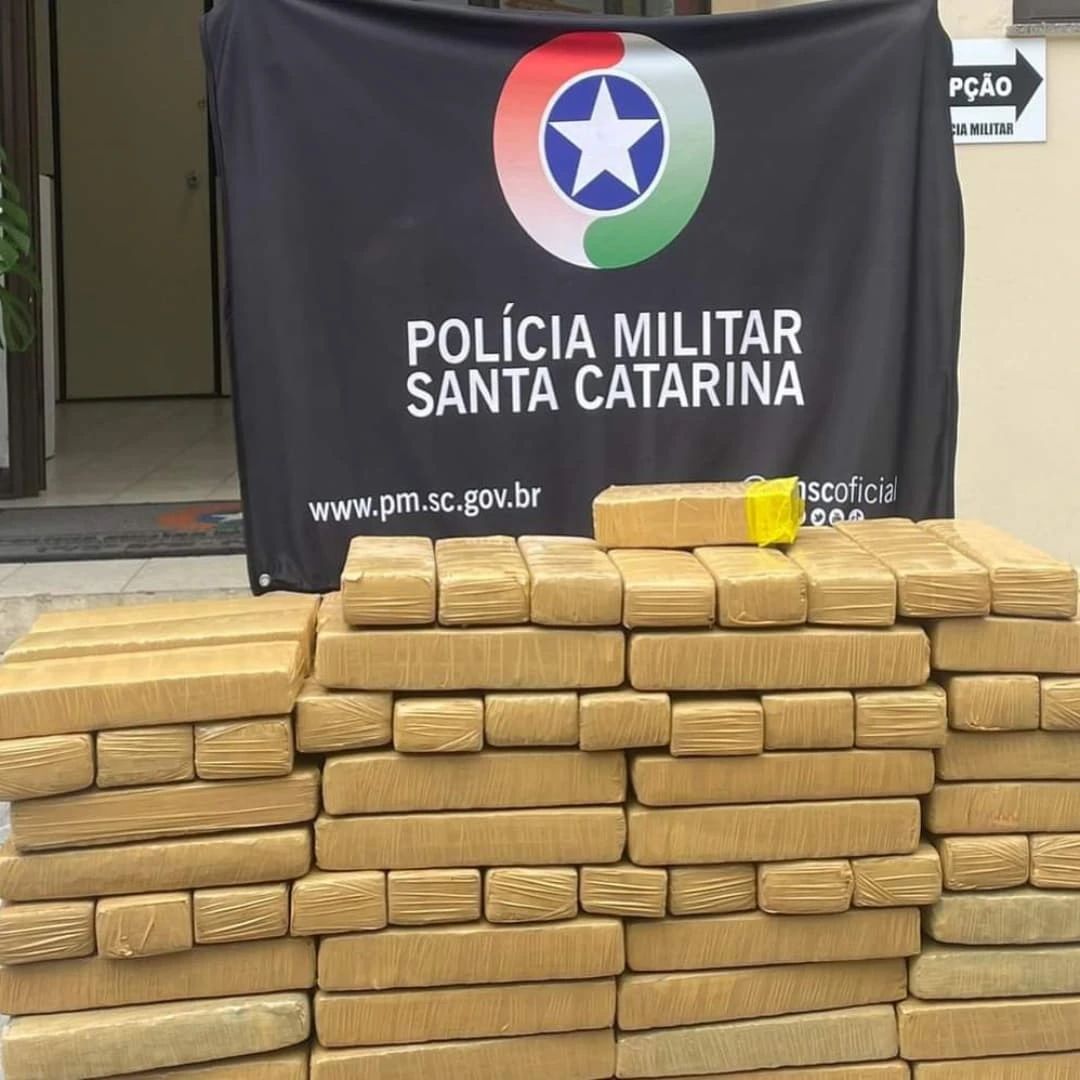 POLÍCIA MILITAR APREENDE MAIS DE 120 KG DE MACONHA, EM PORTO UNIÃO