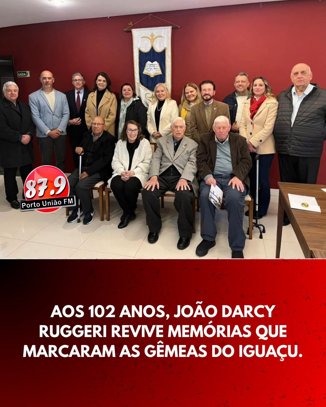 A Academia de Letras do Vale do Iguaçu (ALVI) realizou, no último sábado (20), uma reunião extraordinária descentralizada em Curitiba para homenagear o acadêmico João Darcy Ruggeri, ocupante da cadeira nº 12 da instituição, que celebrou 102 anos de idade.
