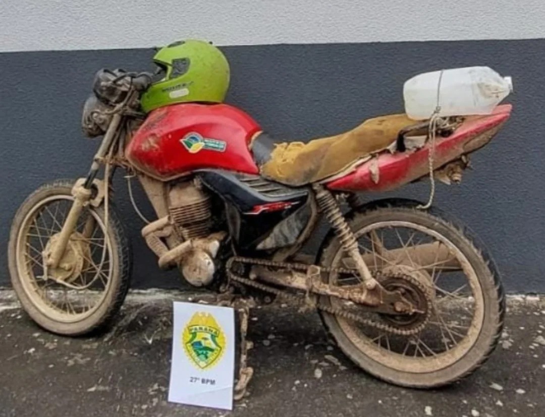 MOTO SEM PLACA E COM FALTA DE SINALIZAÇÃO É APREENDIDA PELA PM