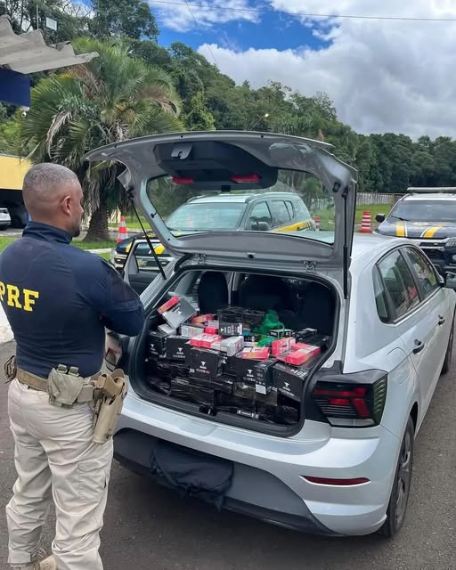 Polícia Rodoviária Federal apreende cerca de 2 mil unidades de cigarro eletrônico em Irati PR