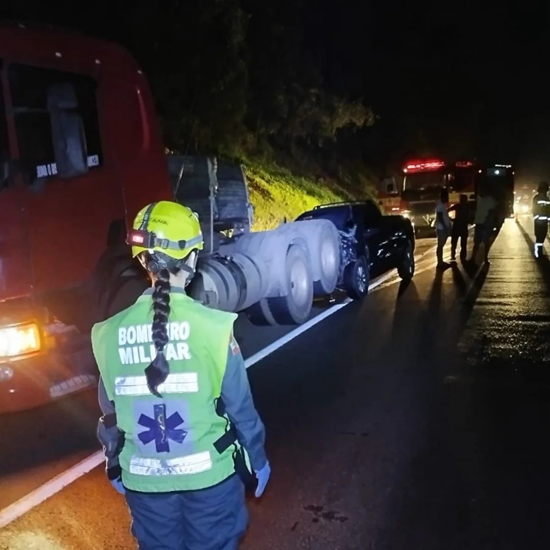 CARRO BATE NA TRASEIRA DE CARRETA EM PAPANDUVA