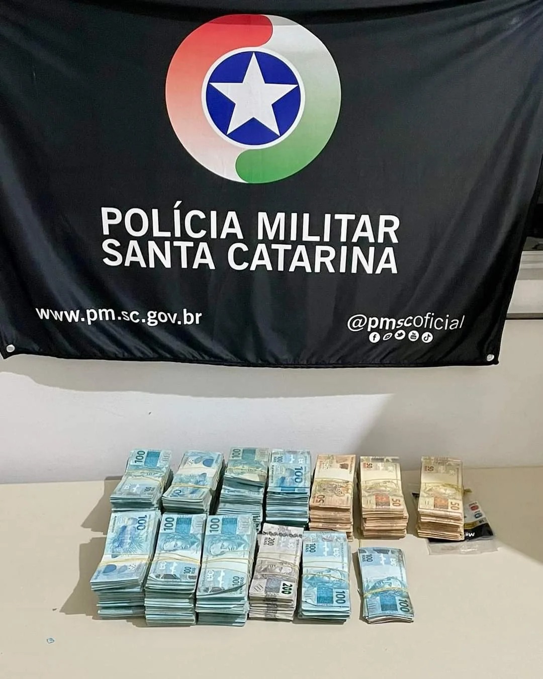 QUASE R$ 700,00 EM ESPÉCIE É APREENDIDO EM PORTO UNIÃO EM AÇÃO POLICIAL