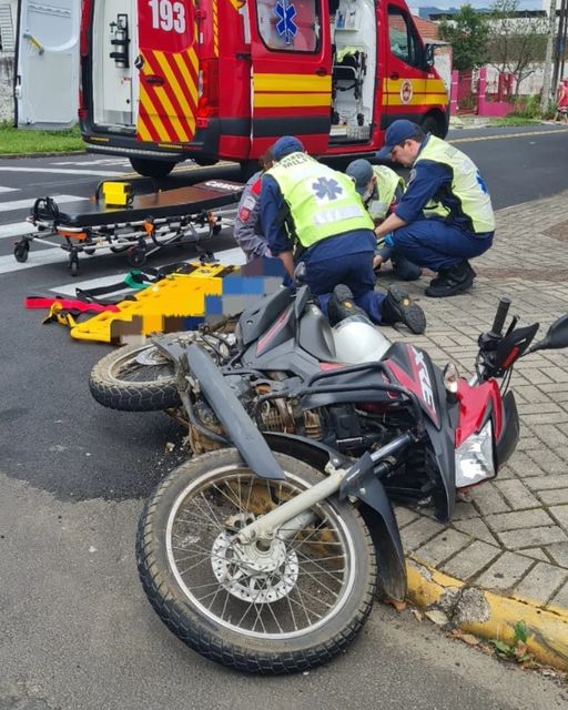 ACIDENTE CAMIONETE X MOTO DEIXA HOMEM FERIDO AQUI PRÓXIMO A RÁDIO