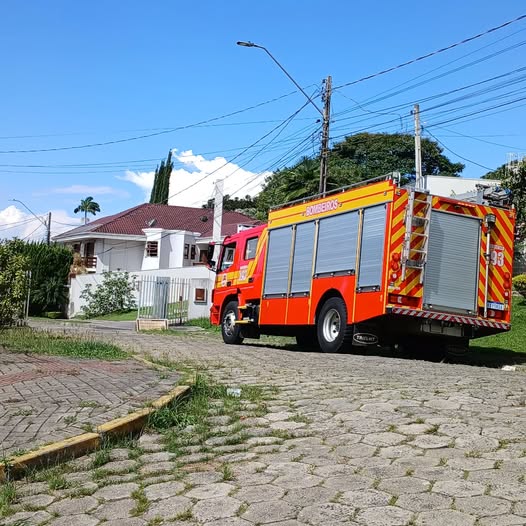 BOMBEIROS ATENDEM A VÁRIAS SITUAÇÕES DIARIAMENTE NO VALE DO IGUAÇU