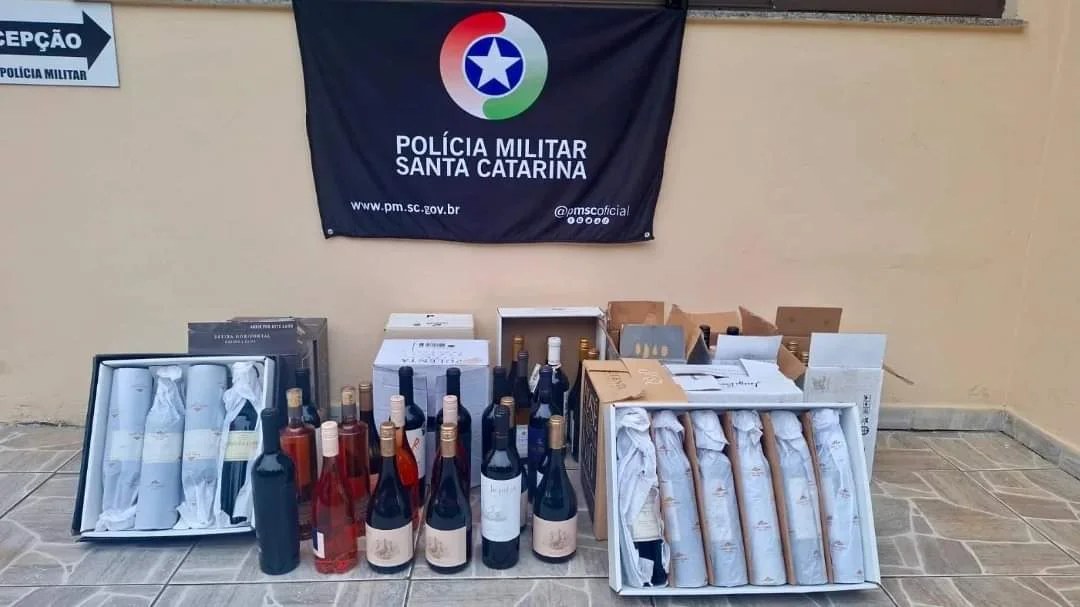 POLÍCIA MILITAR DE PORTO UNIÃO REALIZA APREENSÃO DE BEBIDAS ALCOÓLICAS ORIUNDAS DE DESCAMINHO