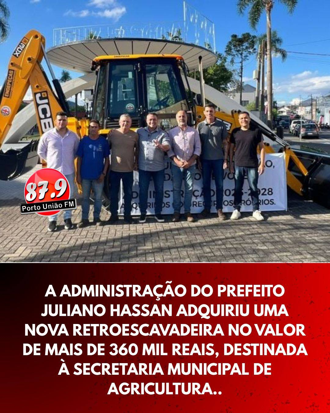 A Prefeitura de Porto União reforçou os investimentos no setor agrícola com a aquisição de uma nova retroescavadeira, comprada com recursos próprios por mais de R$ 360 mil.