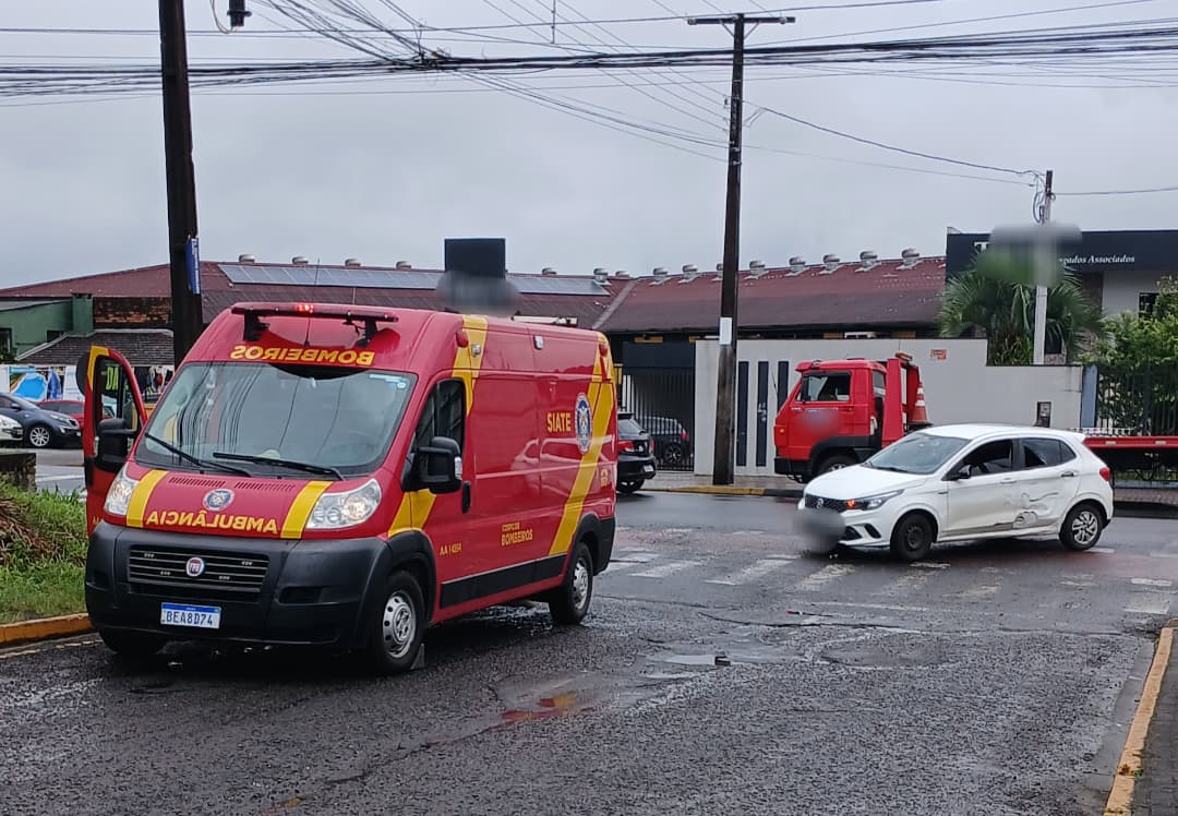 ACIDENTE EM FRENTE A DELEGACIA DE POLÍCIA CIVIL DEIXA MOTOCICLISTA FERIDO EM UNIÃO DA VITÓRIA