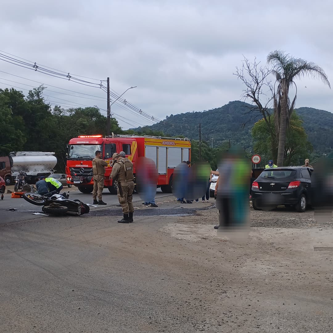 ACIDENTE DE TRÂNSITO NA ÁREA INDUSTRIAL DE PORTO UNIÃO DEIXA DUAS PESSOAS FERIDAS