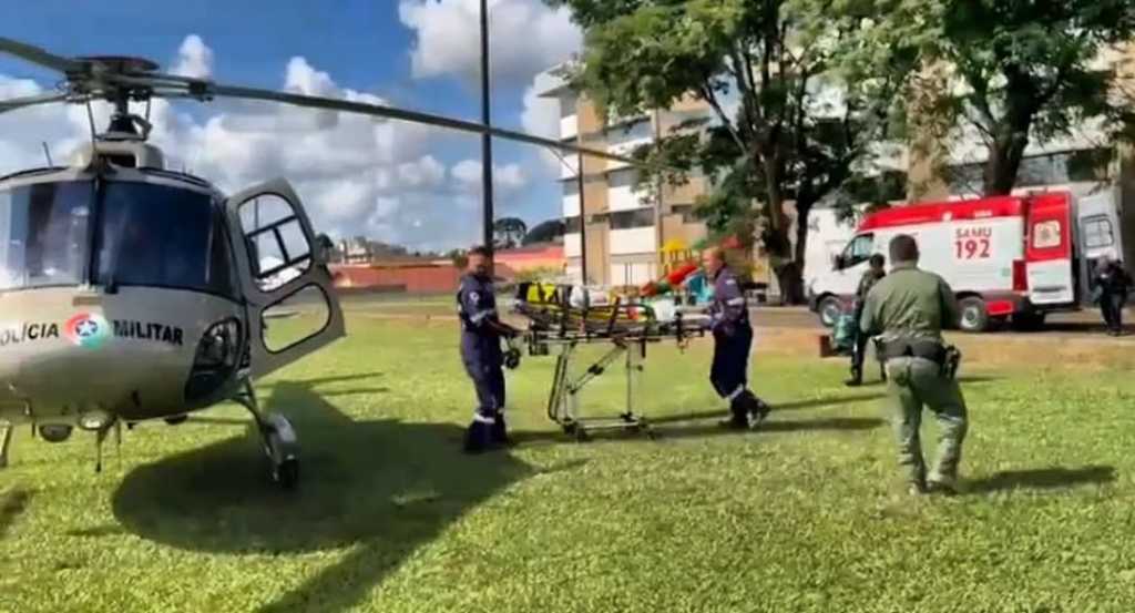 Helicóptero da PM transfere criança de 5 anos ferida em acidente de Canoinhas para Joinville