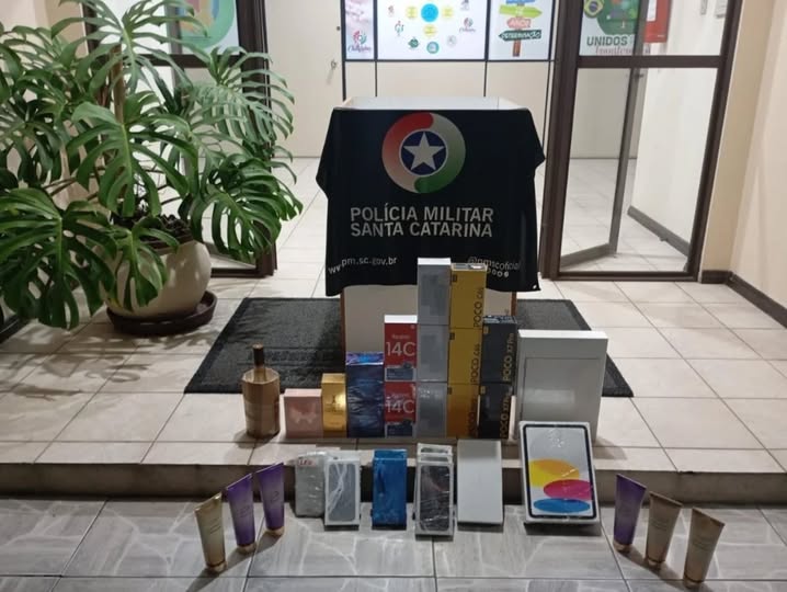 R$25.000,00 EM MERCADORIAS SEM NOTA SÃO LOCALIZADAS EM ÔNIBUS QUE PASSAVA POR PORTO UNIÃO